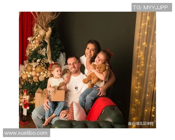 足球球星探访明星家庭揭秘温馨生活瞬间和背后故事